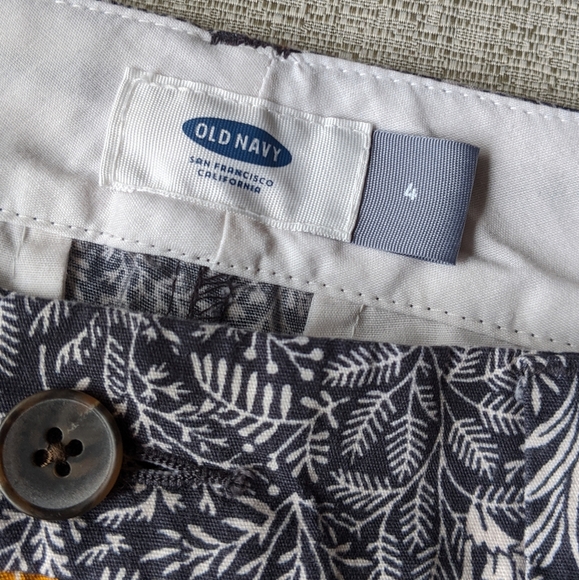 Old Navy charcoal floral shorts - Picture 3 of 6
